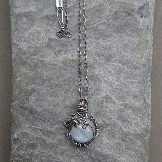 Collar con Colgante de Piedra Luna