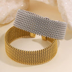 Pulsera de Acero Titanio con Textura Grabada, Chapada en Oro 18K, para Mujer