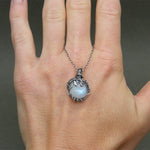 Collar con Colgante de Piedra Luna